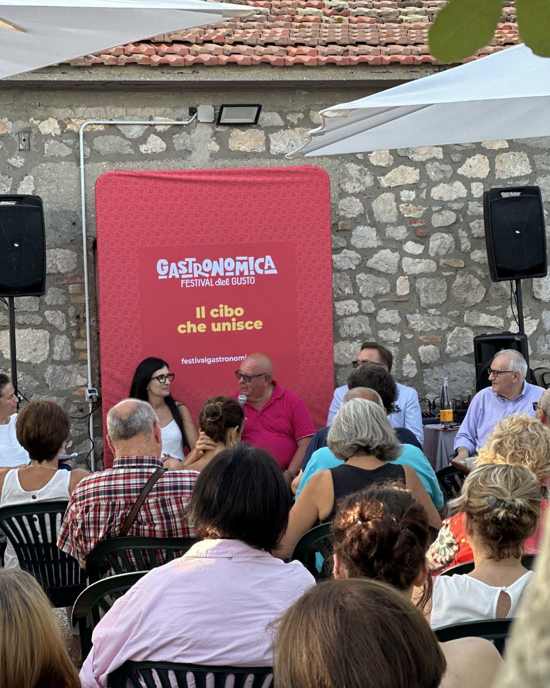 Pubblico all'incontro di Aspettando Gastronomica a Roccasecca dei Volsci
