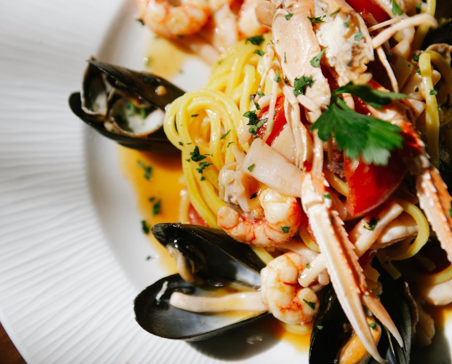 Spaghetti allo scoglio con scampi, cozze e gamberi, primo piano, Hostaria del Vicoletto