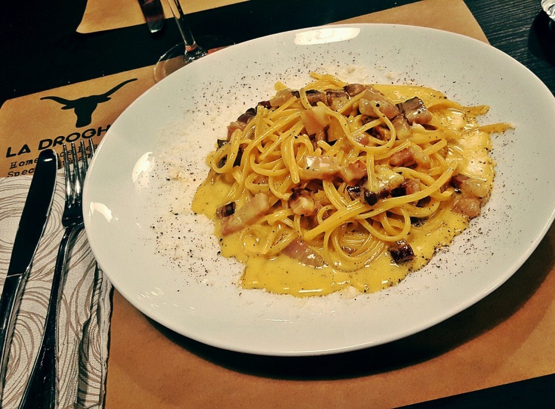 Un piatto di carbonara, La Drogheria Restaurant